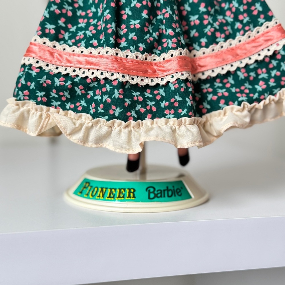 Vintage 1994 Pioneer Barbie American Stories Special Edition Doll - Picture 3 of 5